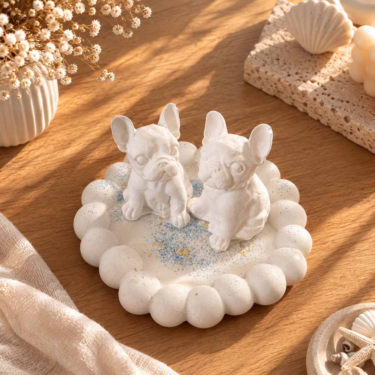 Bouledogue Français en jesmonite – Figurine artisanale blanche