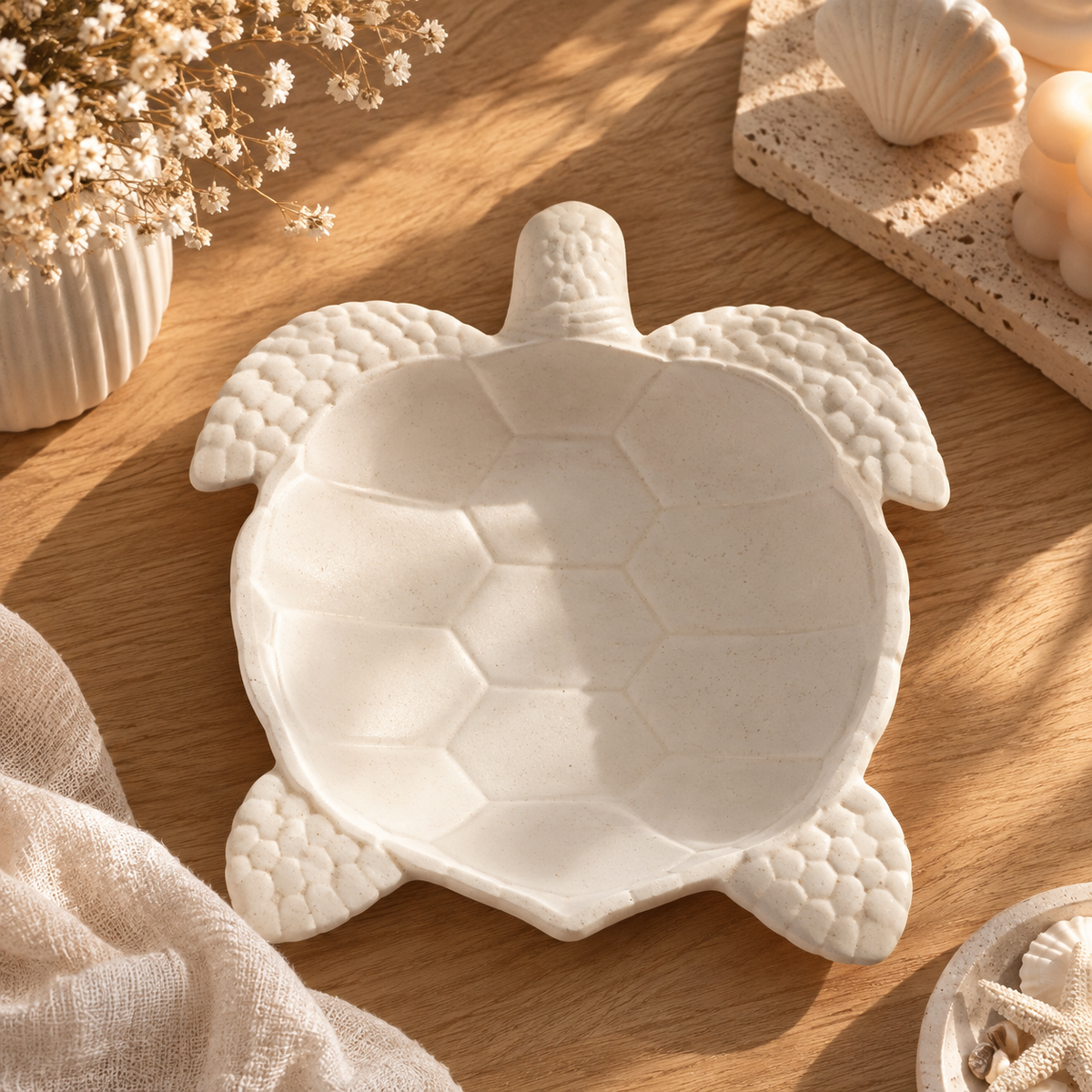 Plateau vide-poche en forme de tortue en jesmonite blanc mat